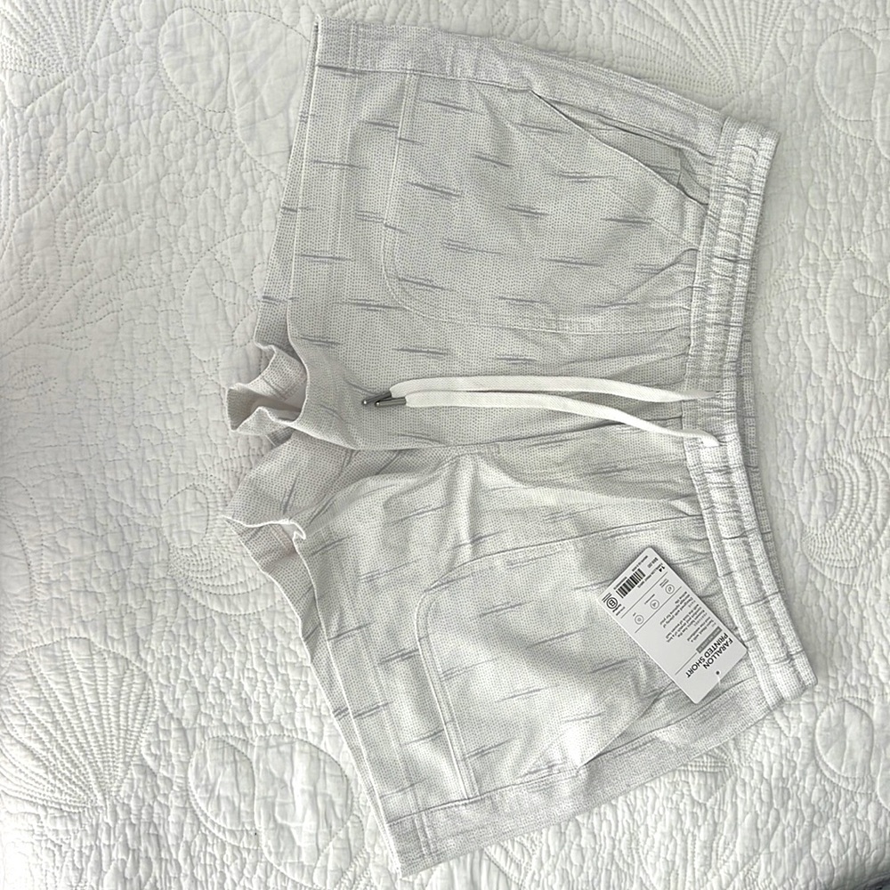 Athleta size 14 white and gray shorts